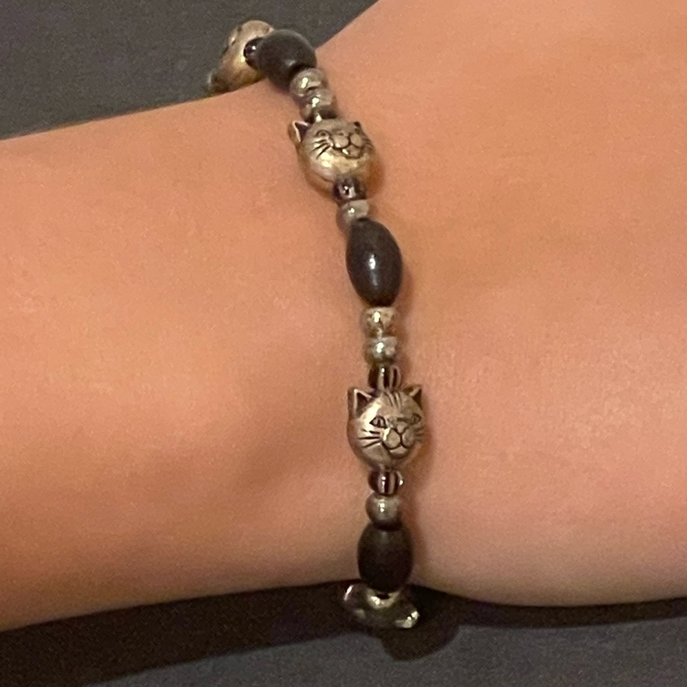 Cat bracelet - handcrafted, beaded. - Picture 5 of 8